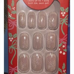 Olive & June Super Effects Press-On Nails Short Snowflake French 32ct New